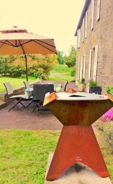 Maison type manoir de 120 m2 habitable, 150 m2 possible sur 13600 M2 de terrain clos