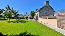 Maison rénovée en pierres 125 M2 à vendre, 6 pièces avec 4 voir 5 chambres, bourg SAINT GERMAIN EN COGLES (35)