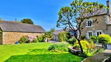 Charmante longère 11 pièces de 327 M2 avec parc clos de plus de 2000 M2.