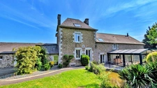 Charmante longère 11 pièces de 327 M2 avec parc clos de plus de 2000 M2.