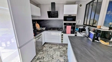 Maison rénovée en pierres 125 M2 à vendre, 6 pièces avec 4 voir 5 chambres, bourg SAINT GERMAIN EN COGLES (35)