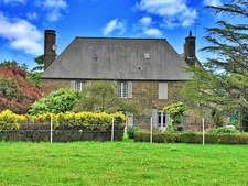 Maison type manoir de 120 m2 habitable, 150 m2 possible sur 13600 M2 de terrain clos