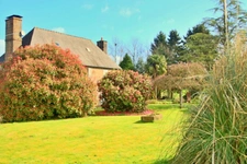 Maison type manoir de 120 m2 habitable, 150 m2 possible sur 13600 M2 de terrain clos