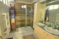 Maison type manoir de 120 m2 habitable, 150 m2 possible sur 13600 M2 de terrain clos