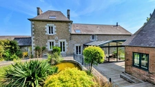 Charmante longère 11 pièces de 327 M2 avec parc clos de plus de 2000 M2.