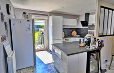 Maison rénovée en pierres à vendre, 6 pièces avec 4 voir 5 chambres, bourg SAINT GERMAIN EN COGLES (35)
