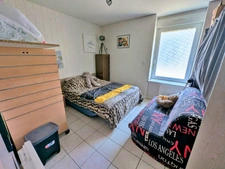 Maison rénovée en pierres 125 M2 à vendre, 6 pièces avec 4 voir 5 chambres, bourg SAINT GERMAIN EN COGLES (35)