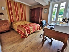 Maison type manoir de 120 m2 habitable, 150 m2 possible sur 13600 M2 de terrain clos