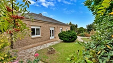 Maison plain-pied de 165 m2 sur 1100 m2 de terrain clos à St Hilaire des Landes (35)