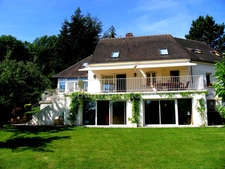 PISCOP – Propriété contemporaine d’exception aux portes de Paris 300 m² – Terrain 2 100 m² – Vue vallée