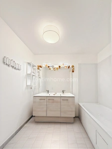 APPARTEMENT 3 PIECES 375 000 EUROS AVEC UN PARKING