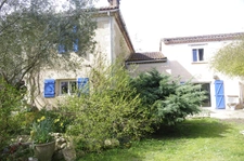 SAINT JEAN POUTGE, à vendre propriete de charme 8 pièces + potentiel gîtes indépendants sur 7.4 ha de terrain.