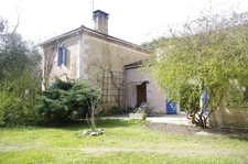 SAINT JEAN POUTGE 32, à vendre propriété de charme 8 pièces , dépendances et terrain arboré avec point d'eau.