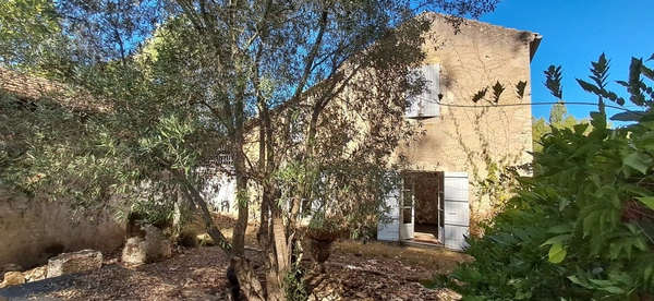 SAINT JEAN POUTGE 32, Maison en pierre à rénover de 139 m², grange  70 m² terrain 1500 m², garage.