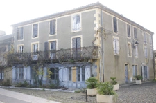 Maison à vendre 8 pièces AIGNAN (32) d'une surface de 250 m² +105 m² espace commercial ou autre.