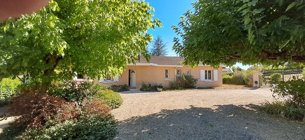 VILLA A VENDRE VIC FEZENSAC 145 M²; 4 CHAMBRES ;TERRAIN DE 3000M² AVEC VUE DEGAGEE.