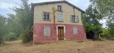 POUYDRAGUIN (32)  Ancienne ferme à restaurer à vendre avec dépendances sur terrain de 7800 m², vue sur les Pyrénées.