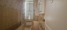 GONDRIN, MAISON EN PIERRE  AVEC COUR COMPRENANT DEUX LOGEMENTS DE 5 ET 6 PIECES.