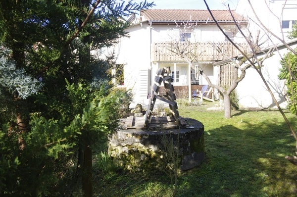 Maison à vendre à Vic Fezensac 32190 , 6 pièces, 2/3 chambres, jardin exposition Sud /Est, puits, garage et parking.