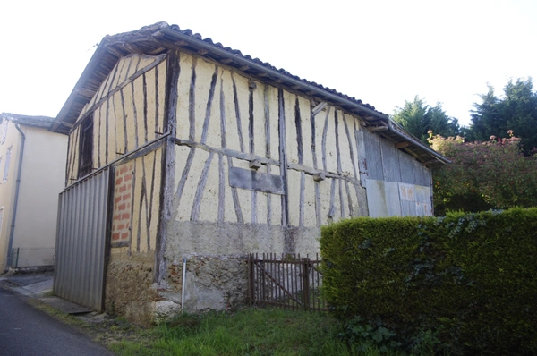 Maison à vendre 6 pièces DEMU (32)  à rénover avec grange non attenante.