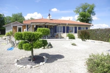 A VENDRE A COURRENSAN, dans le triangle VIC FEZENSAC- EAUZE- CONDOM, VILLA DE 110 M² SUR 5957 M² DE TERRAIN AVEC PISCINE.