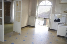 VIC FEZENSAC (32) à vendre Grande maison de ville de 230 m² avec grange, atelier et jardin.