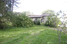 Maison en pierre à restaurer de 200 m², 8 pièces à aménager, terrain d'environ 3ha située au calme à vendre.