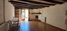 Maison en pierre à rénover de 139 m², dépendance 70 m² terrain 1500 m², garage.