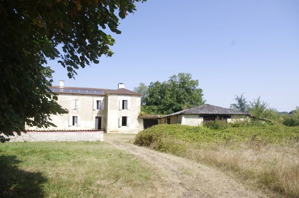 Maison à vendre 6 pièces proche de LE BROUILH MONBERT (32) TERRAIN 9600 M² Dépendances.