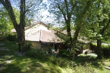 à VENDRE  proche Aignan  propriété de charme  sur 3646 m² de terrain avec piscine et Gîte séparé.