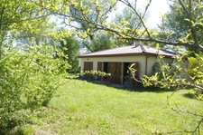 à VENDRE  proche Aignan  propriété de charme  sur 3646 m² de terrain avec piscine et Gîte séparé.