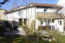 House for sale in Vic Fezensac 32190, 6 rooms, 2/3 bedrooms, South/East facing garden, well, garage and parking.
