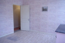 GONDRIN, MAISON EN PIERRE  AVEC COUR COMPRENANT DEUX APPARTEMENTS DE 5 ET 6 PIECES
