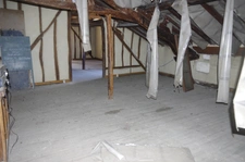 Stone building for sale in Vic-Fezensac (32) with commercial premises and accommodation to be renovated 