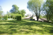à VENDRE  proche Aignan  propriété de charme  sur 3646 m² de terrain avec piscine et Gîte séparé.