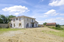 PEYRUSSE VIEILLE, hilly area, beautiful property of 227 m² with panoramic views and privileged environment.