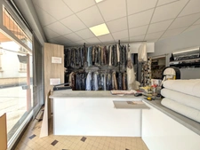 À VENDRE – PRESSING / BLANCHISSERIE – ROANNE CENTRE (42)