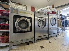 À VENDRE – PRESSING / BLANCHISSERIE – ROANNE CENTRE (42)