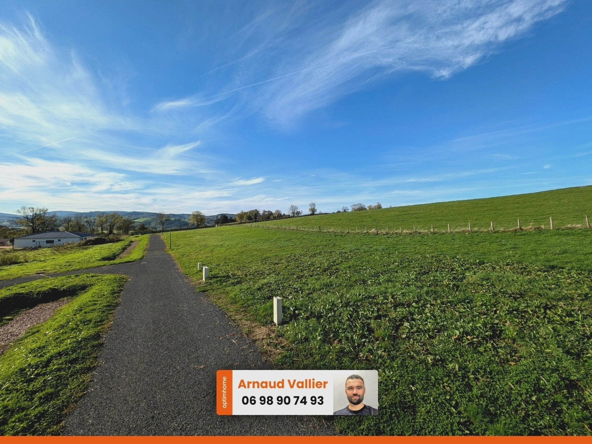 Terrain 806 m² · à Saint-Martin-d'Estréaux · 17 508 €