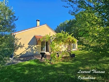 Maison plain-pied 5 pièces 3 chambres avec piscine chauffée sur terrain de 3 ha