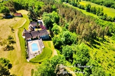 Retraite secrète au cœur du Périgord – Demeure noble du XVème siècle avec piscine et dépendances, entre patrimoine et nature préservée