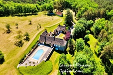 Retraite secrète au cœur du Périgord – Demeure noble du XVème siècle avec piscine et dépendances, entre patrimoine et nature préservée