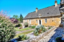 Retraite secrète au cœur du Périgord – Demeure noble du XVème siècle avec piscine et dépendances, entre patrimoine et nature préservée