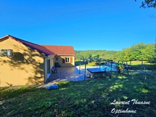 Maison plain-pied 5 pièces 3 chambres avec piscine chauffée sur terrain de 3 ha