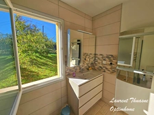 Maison plain-pied 5 pièces 3 chambres avec piscine chauffée sur terrain de 3 ha