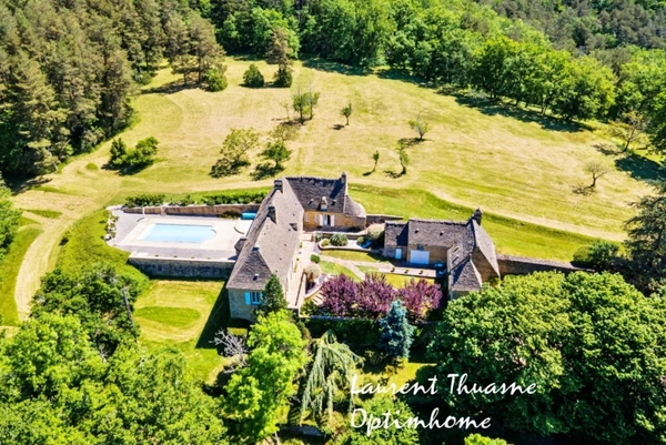 Retraite secrète au cœur du Périgord – Demeure noble du XVème siècle avec piscine et dépendances, entre patrimoine et nature préservée
