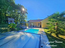 Maison plain-pied 5 pièces 3 chambres avec piscine chauffée sur terrain de 3 ha