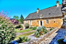 Retraite secrète au cœur du Périgord – Demeure noble du XVème siècle avec piscine et dépendances, entre patrimoine et nature préservée