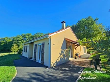 Maison plain-pied 5 pièces 3 chambres avec piscine chauffée sur terrain de 3 ha