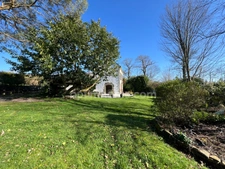 Bannalec : Maison de caractère en pierre- 4 chambres- Proche des commodités.